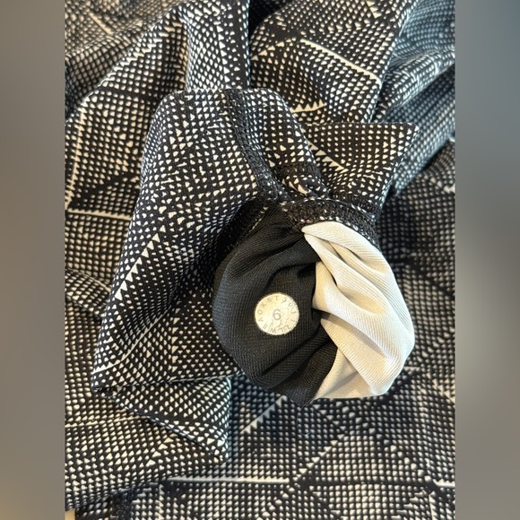 Lululemon Yoga Leggings - Unique Black & White Pattern Women’s Size 6 - Picture 3 of 4